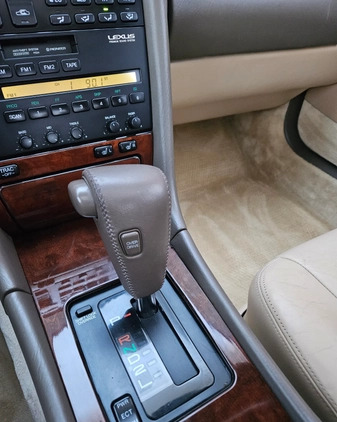 Lexus LS cena 54800 przebieg: 180000, rok produkcji 1992 z Pieniężno małe 742